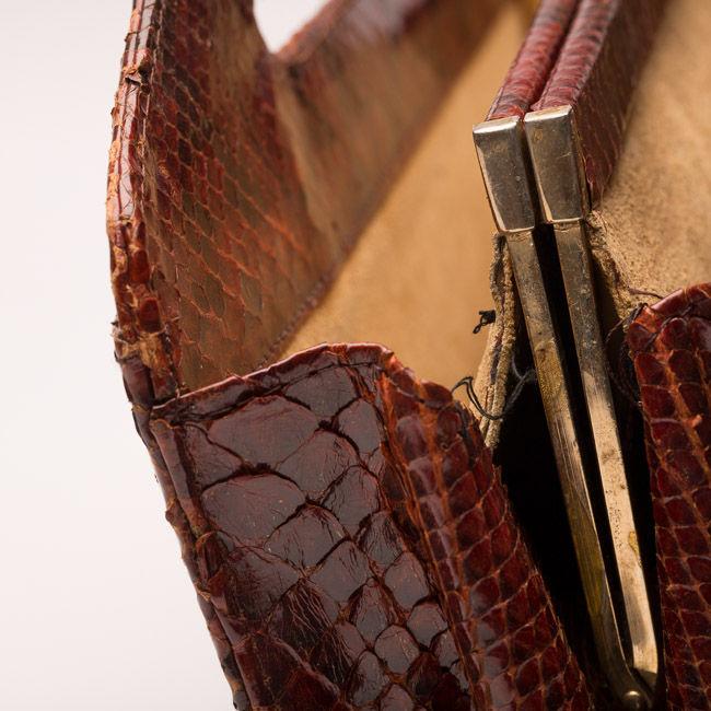 Rødbrun  vintage slangeskinds-håndtaske m klik-lukning